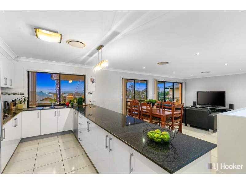32 Huntly Place, Redland Bay QLD 4165