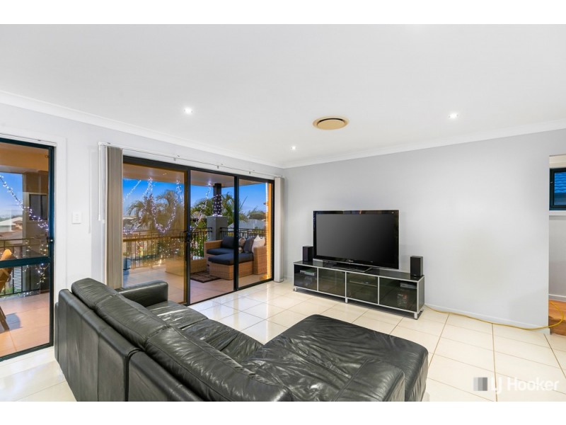 32 Huntly Place, Redland Bay QLD 4165