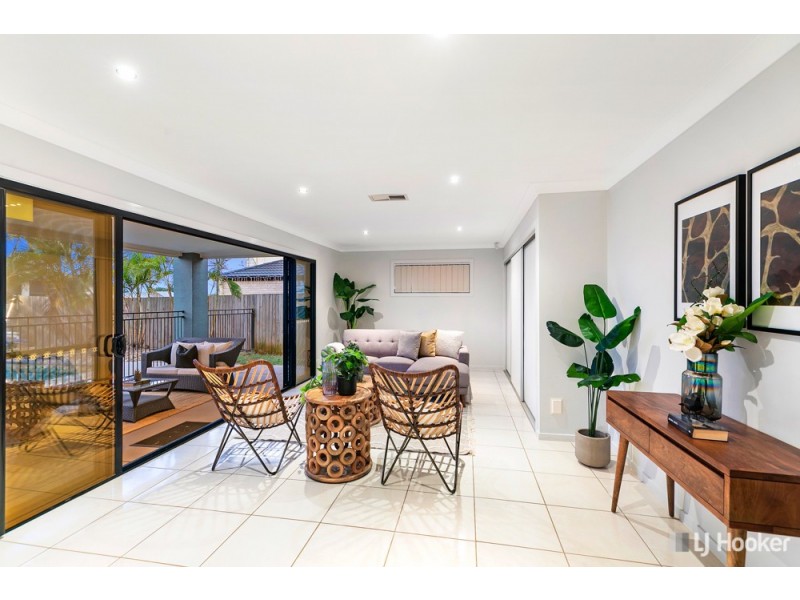 32 Huntly Place, Redland Bay QLD 4165