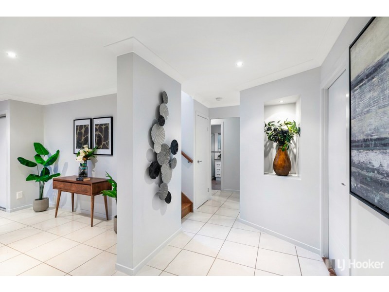 32 Huntly Place, Redland Bay QLD 4165