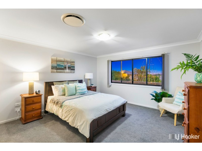 32 Huntly Place, Redland Bay QLD 4165