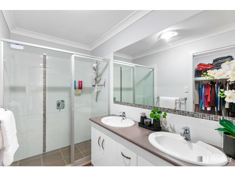 32 Huntly Place, Redland Bay QLD 4165
