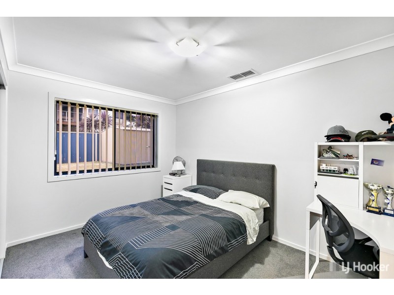 32 Huntly Place, Redland Bay QLD 4165