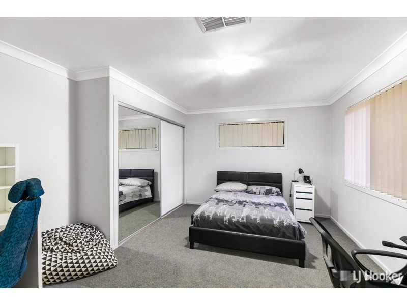 32 Huntly Place, Redland Bay QLD 4165