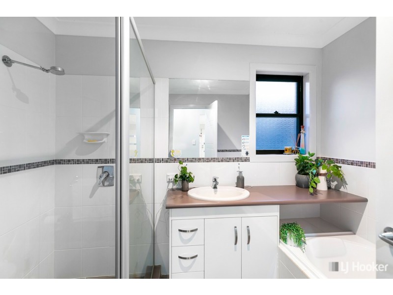 32 Huntly Place, Redland Bay QLD 4165