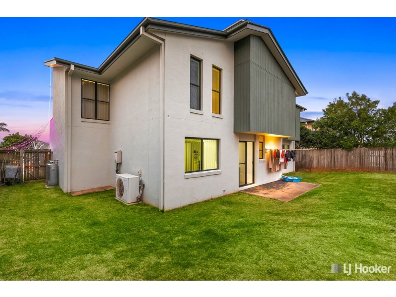 32 Huntly Place, Redland Bay QLD 4165