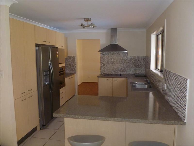 16 Angela Cr, Cleveland QLD 4163