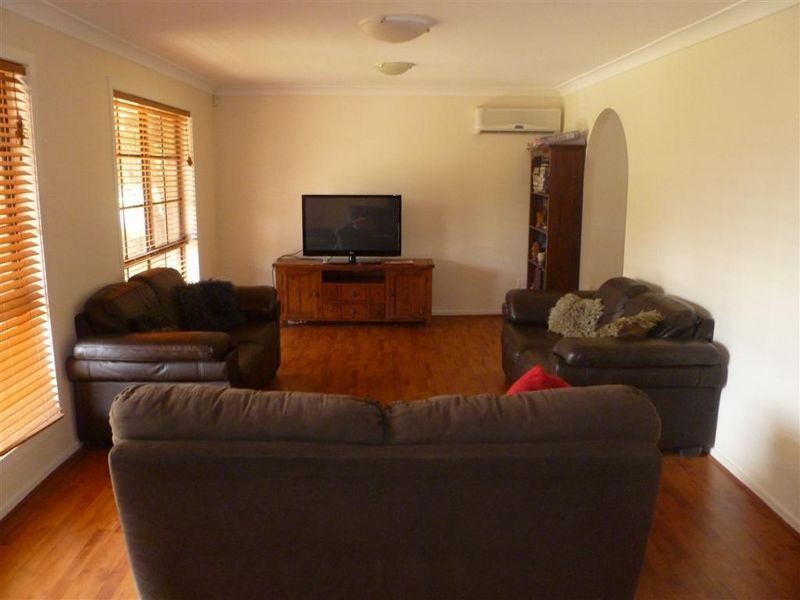 16 Angela Cr, Cleveland QLD 4163