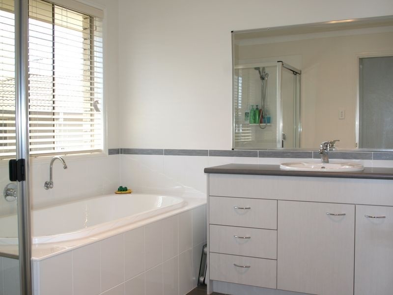 3 Cobby Court, Redland Bay QLD 4165