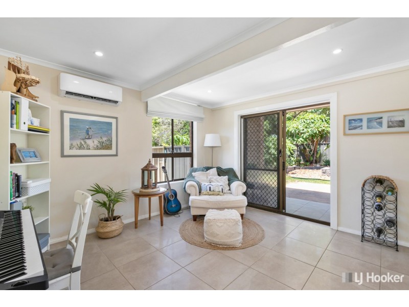 6 Michelle Place, Victoria Point QLD 4165