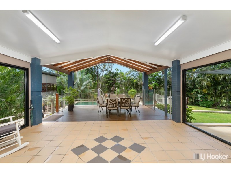327 Woodlands Drive, Sheldon QLD 4157