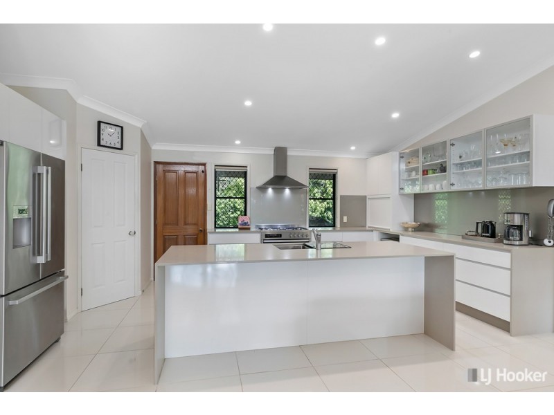 327 Woodlands Drive, Sheldon QLD 4157