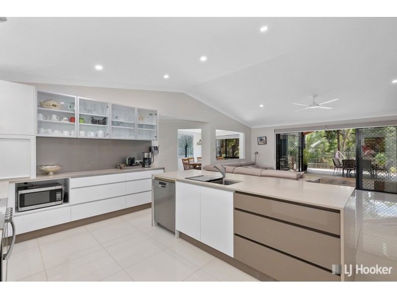327 Woodlands Drive, Sheldon QLD 4157
