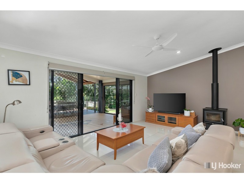 327 Woodlands Drive, Sheldon QLD 4157