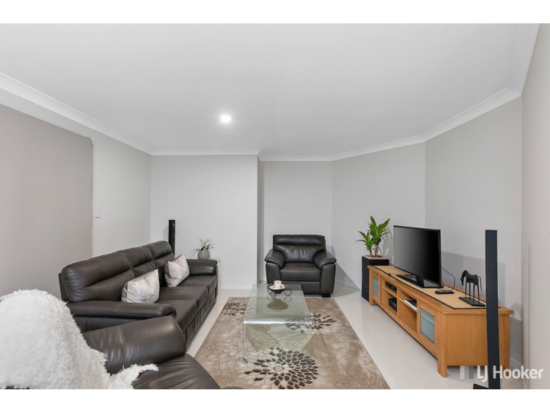 327 Woodlands Drive, Sheldon QLD 4157