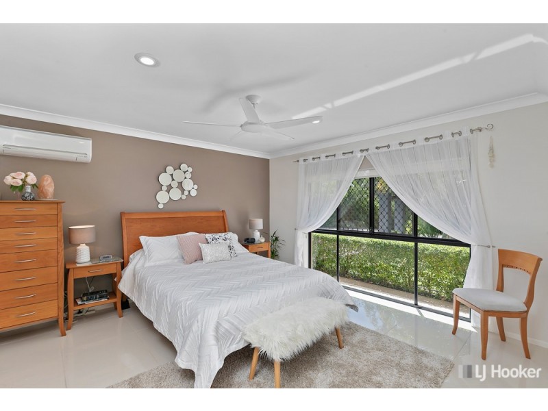 327 Woodlands Drive, Sheldon QLD 4157