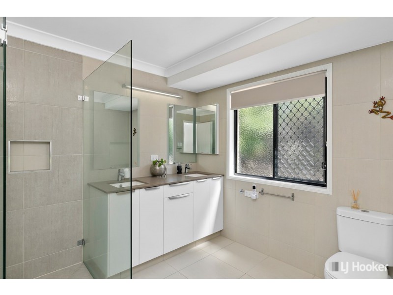 327 Woodlands Drive, Sheldon QLD 4157