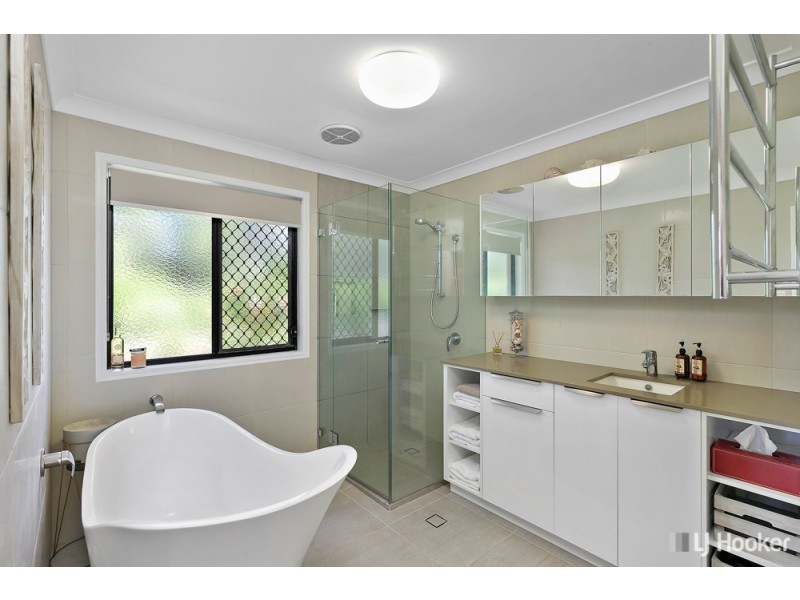 327 Woodlands Drive, Sheldon QLD 4157