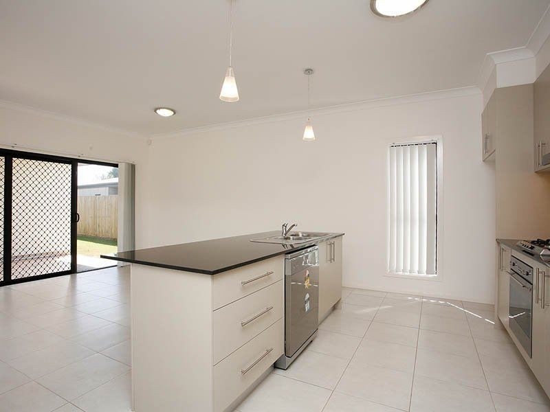 2/71 Sunningdale Drive, Redland Bay QLD 4165