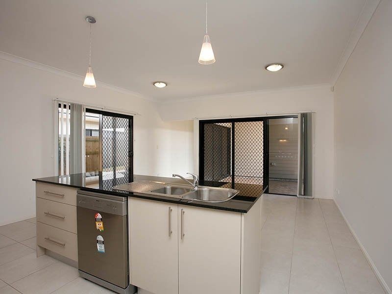 2/71 Sunningdale Drive, Redland Bay QLD 4165