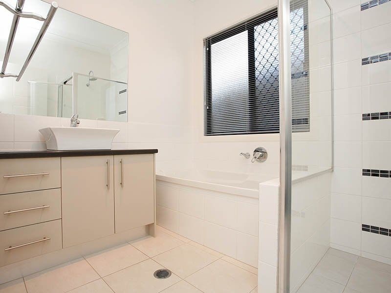 2/71 Sunningdale Drive, Redland Bay QLD 4165