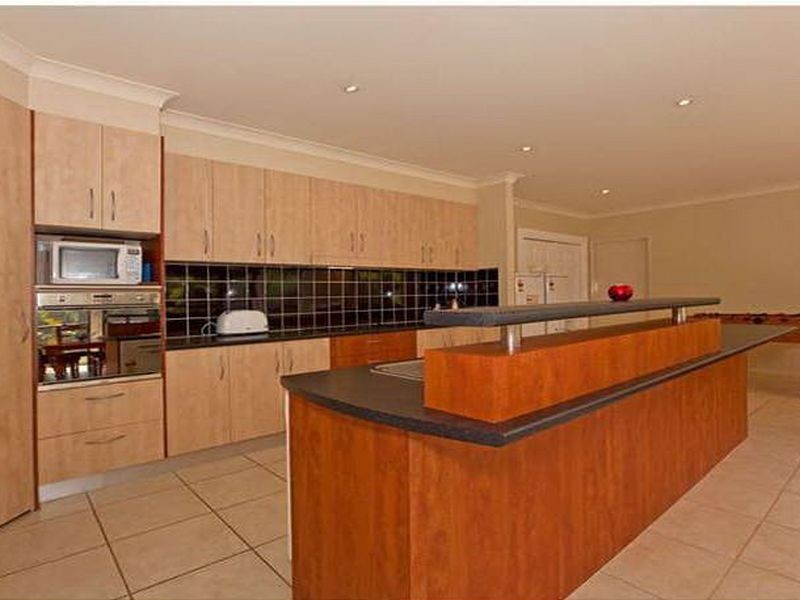 16 Irwin Place, Redland Bay QLD 4165