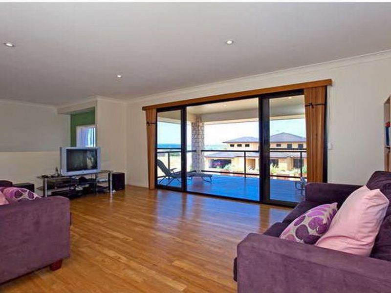 16 Irwin Place, Redland Bay QLD 4165