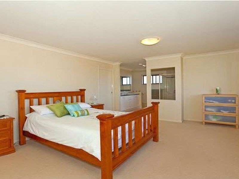16 Irwin Place, Redland Bay QLD 4165