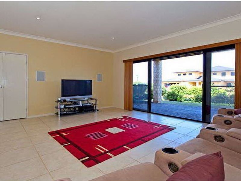 16 Irwin Place, Redland Bay QLD 4165