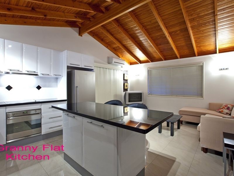 8 Price Avenue, Birkdale QLD 4159