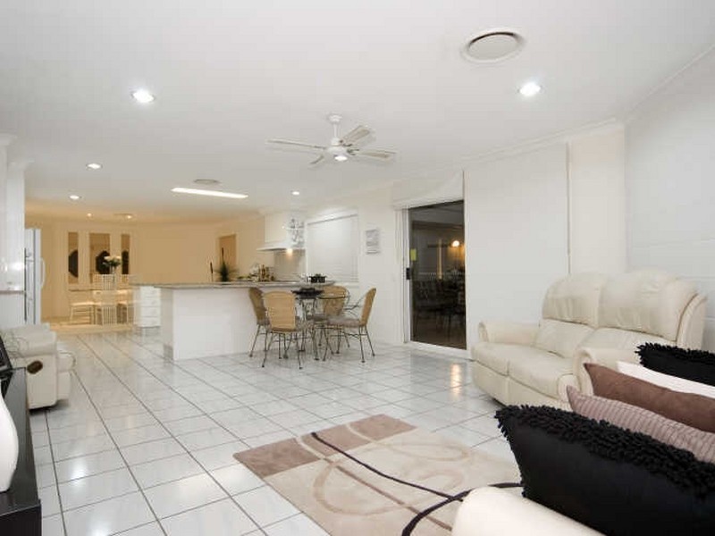 4 Pennant Court, Birkdale QLD 4159