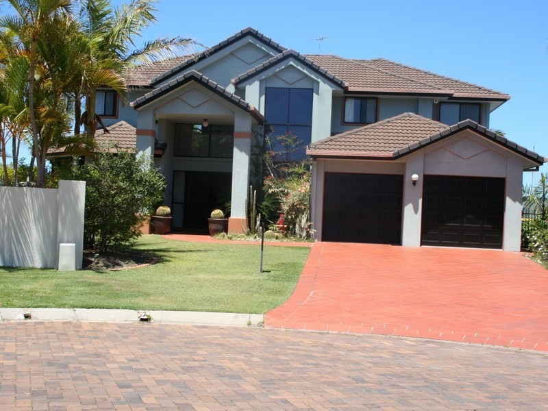 2 Mainroyal Court, Raby Bay QLD 4163