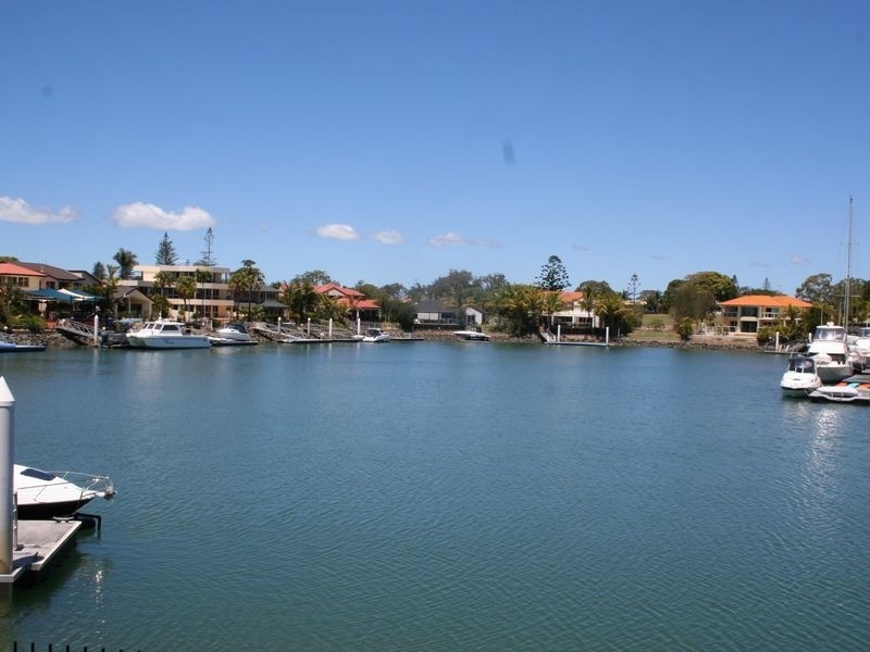 2 Mainroyal Court, Raby Bay QLD 4163