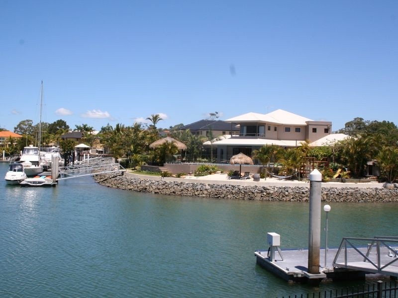 2 Mainroyal Court, Raby Bay QLD 4163