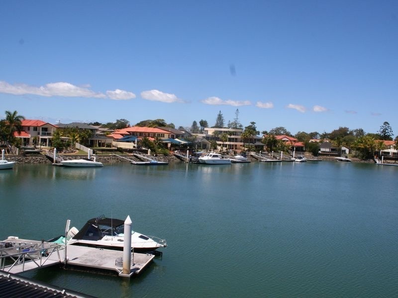 2 Mainroyal Court, Raby Bay QLD 4163