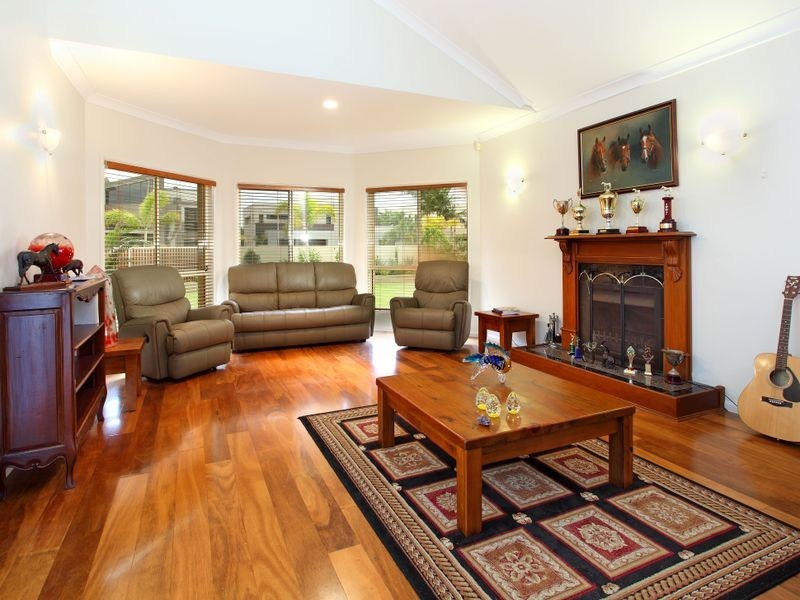 51 Plymouth Court, Raby Bay QLD 4163