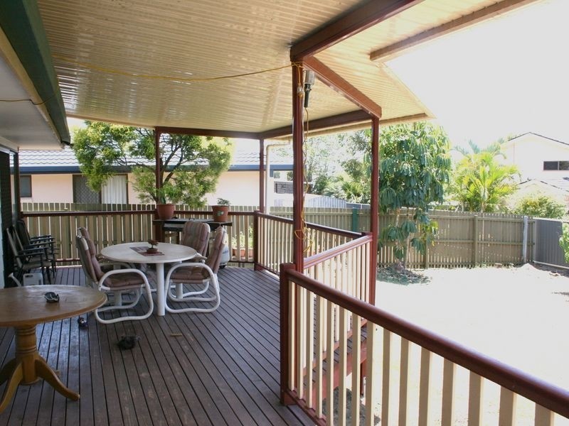 17 Lark Street, Birkdale QLD 4159