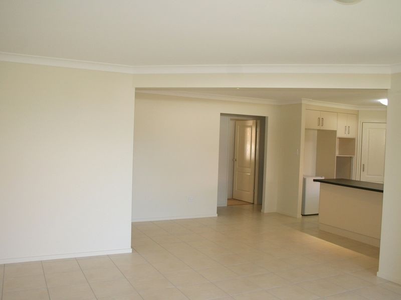 43 Emperor Drive, Redland Bay QLD 4165