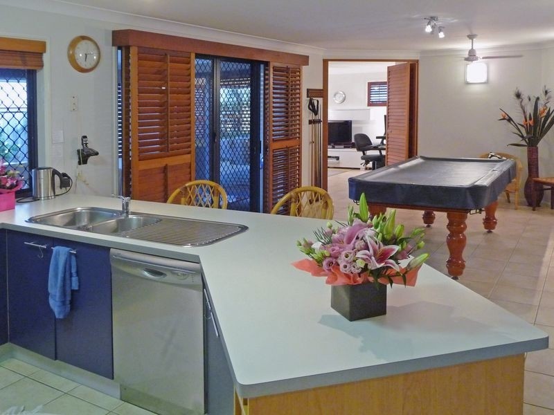 18 Trafalgar Vale Ave, Wellington Point QLD 4160