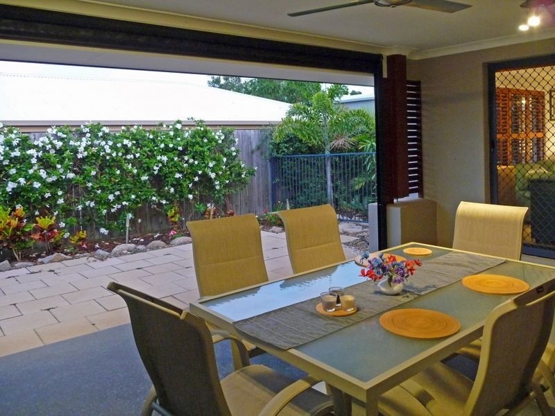 18 Trafalgar Vale Ave, Wellington Point QLD 4160