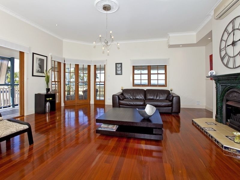 741 Esplanade, Lota QLD 4179