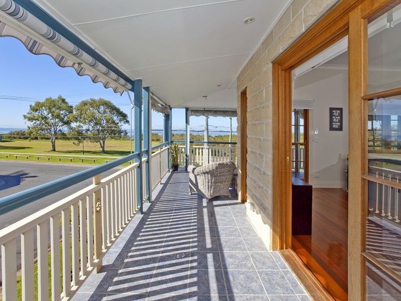 741 Esplanade, Lota QLD 4179