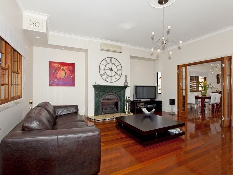 741 Esplanade, Lota QLD 4179