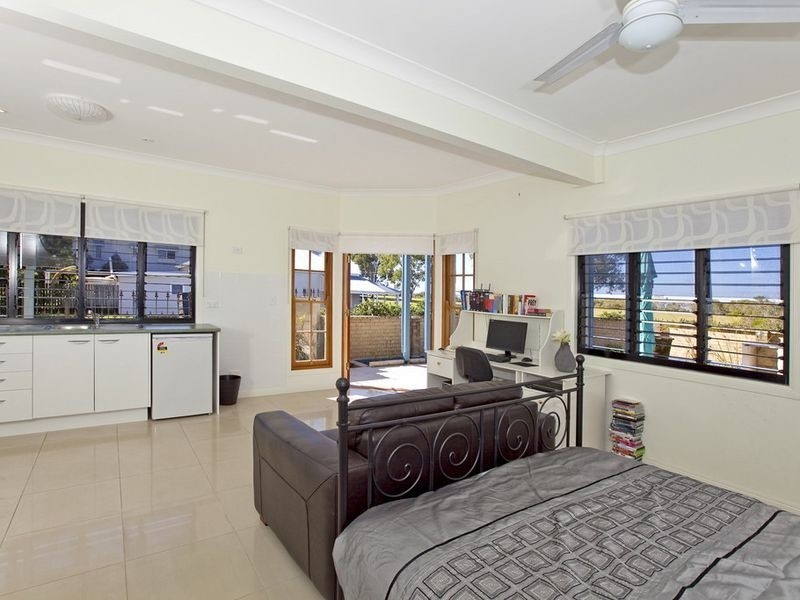 741 Esplanade, Lota QLD 4179