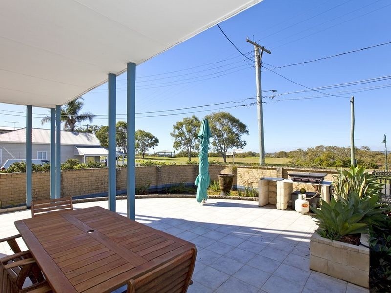 741 Esplanade, Lota QLD 4179