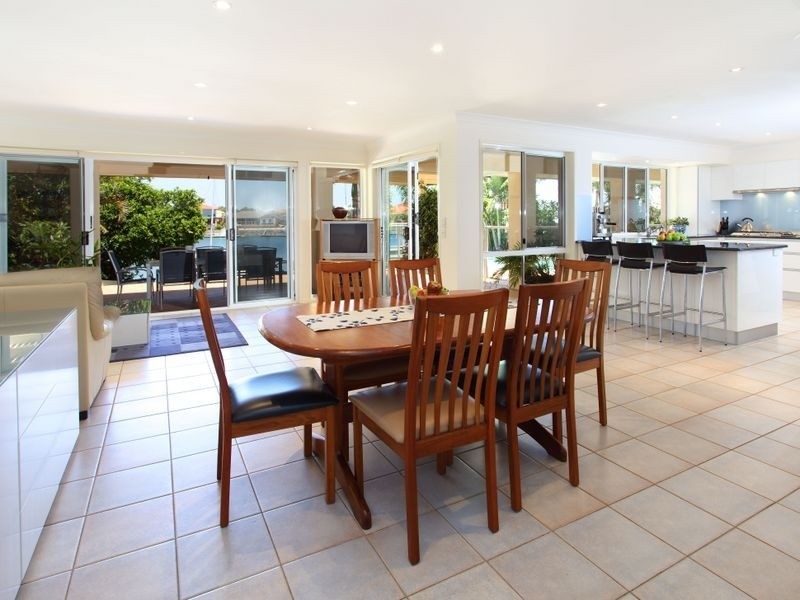 10 Martingale Court, Raby Bay QLD 4163