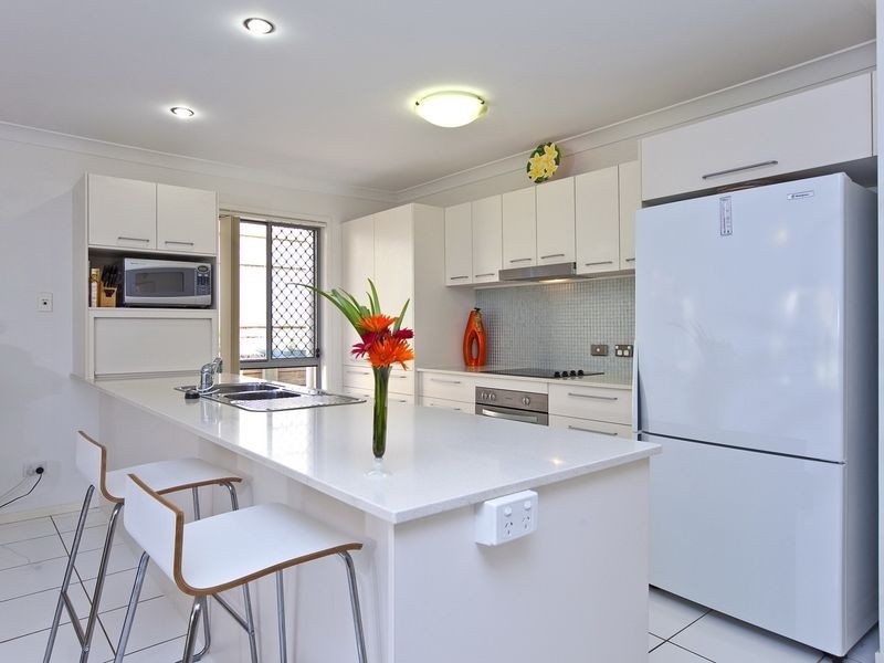 10 Whitsunday Place, Redland Bay QLD 4165