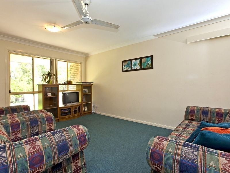 1/2 Walnut Court, Birkdale QLD 4159