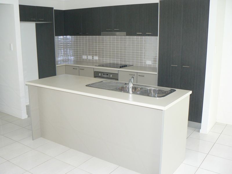 7 Lizard Place, Redland Bay QLD 4165