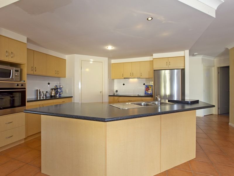 40 Lowe Circuit, Redland Bay QLD 4165